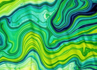 Küçük Şehirde Büyük Sanat: Kumaş Boyası Sanatı Big Art in a Small Town: The Art of Fabric Dyeing