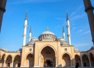 Türkiye’de Dini Hayatın Temel Taşları: Camiler ve Ezanlar The Foundations of Religious Life in Turkey: Mosques and the Call to Prayer